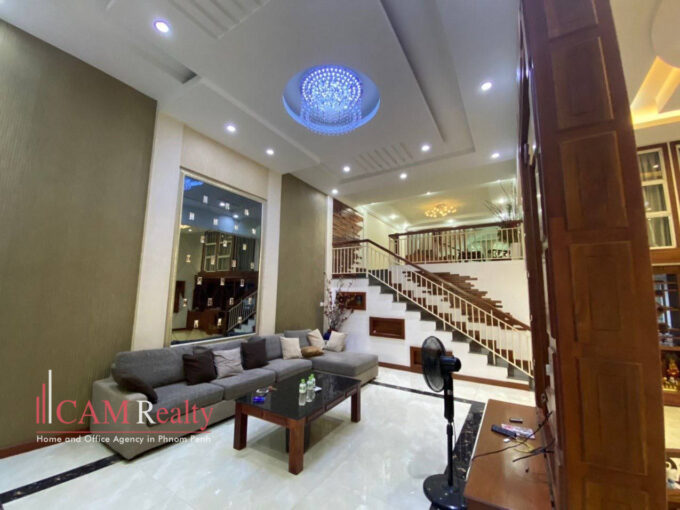 7 bedrooms single-villa for rent in Russian Market area - Phnom Penh