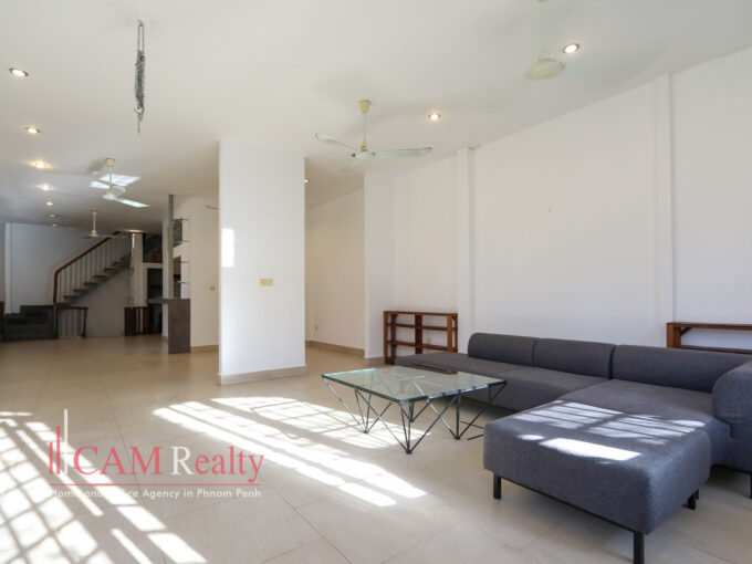 3 bedrooms renovated apartment for rent in 7 Makara, Phnom Penh - TH1266168