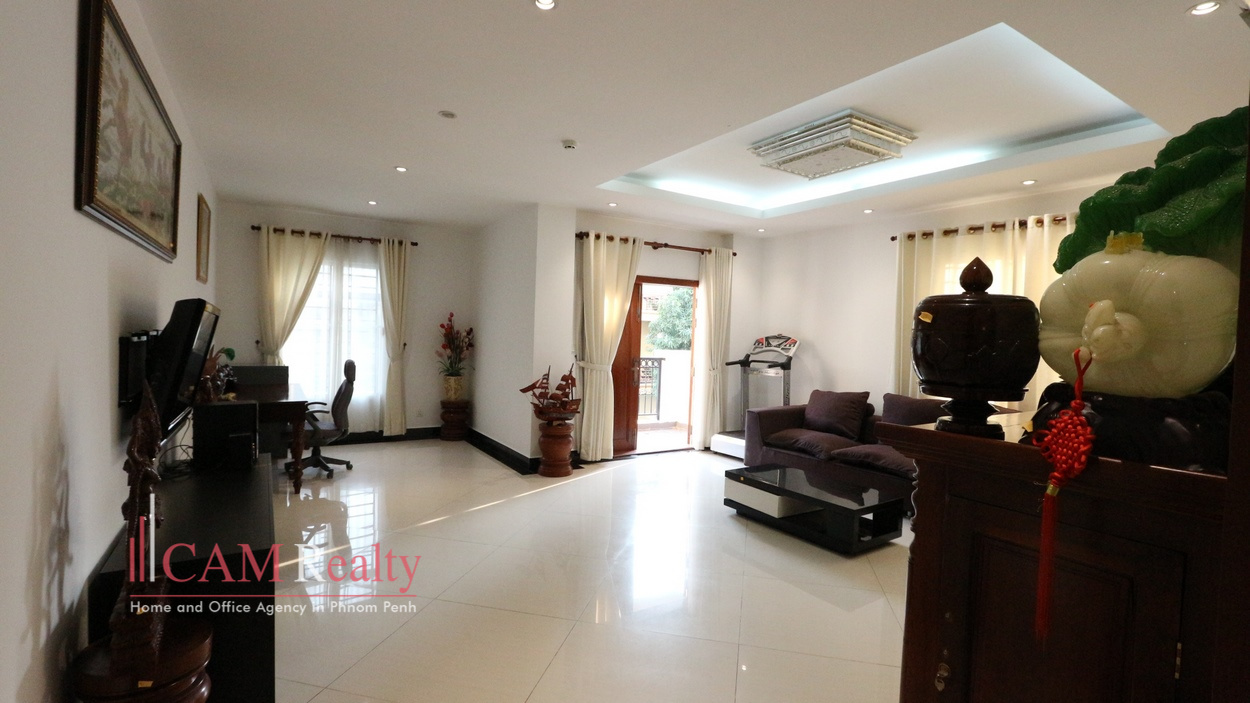 Russian Market area | 4 bedrooms serviced apartment for rent in Phnom Penh | Rooftop swimming pool & gym