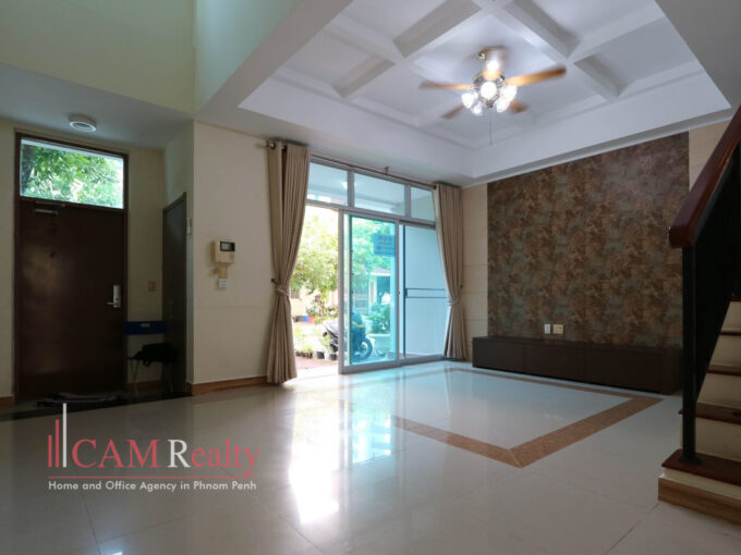 4 bedrooms townhouse in gated community for rent in Russei Keo, Tuol Kork, Phnom Penh - VL3129168