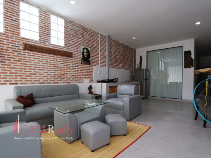 2 bedrooms renovated house for rent in Daun Penh, Phnom Penh - TH1352168