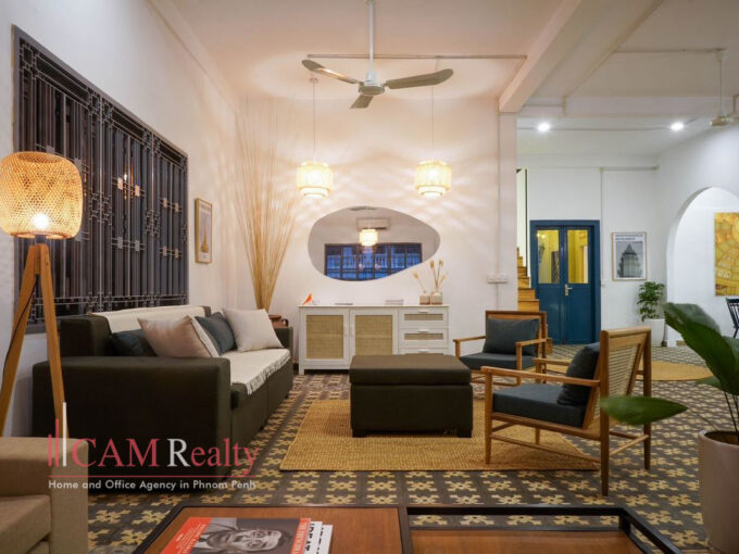 5 bedrooms renovated apartment for rent in Daun Penh, Phnom Penh - TH1441168