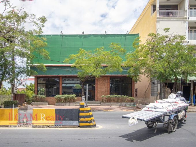 Commercial Space For Rent on Street 271